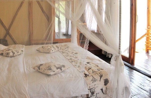 Kabale Cabina | Lake Bunyonyi Rock Resort