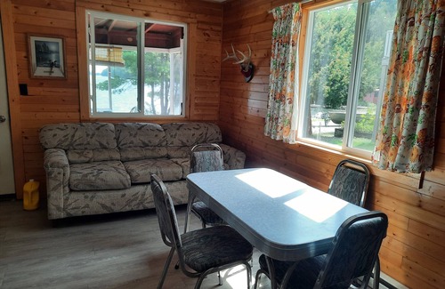 Sioux Narrows Nestor Falls Cabina | Lakefront 3-bedroom cabin on Crow Lake #4 Bull Moose Lodge