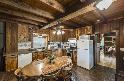 Gallatin Cabina | Lake Cabin |30 miles from Nashville
