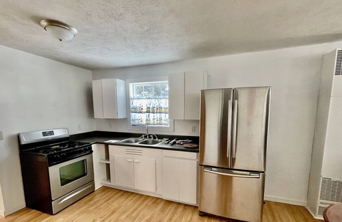 Fenwick Cabina | Lake Cabin with Deck, Dock & Beach On All Sports Long Lake