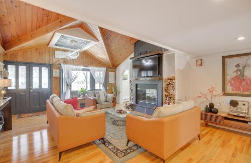 Lake Carmel Casa | Lake Carmel Access Waterfront Home with Deck!