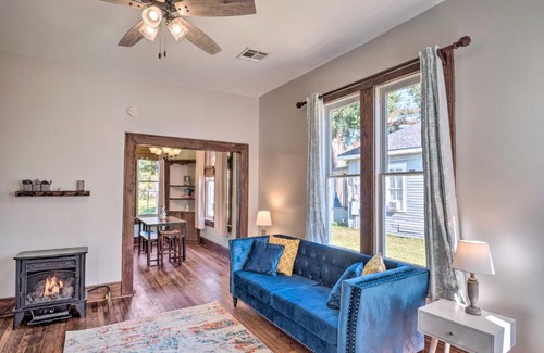 Lake Charles Casa | Lake Charles Cottage with Fireplace and Yard!