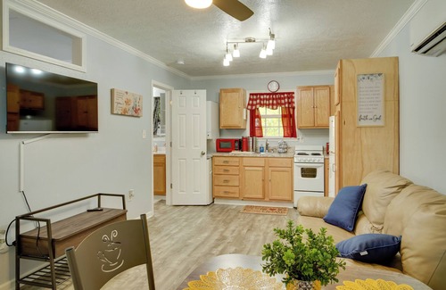 Lake Charles Cabaña | Lake Charles Vacation Rental ~ 3 Mi to Downtown