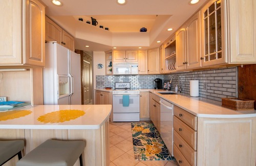 Charlevoix Condominio | Lake Charlevoix/King/Queen/2 Bed/2 Bath Condo/Town/Beach/Pool