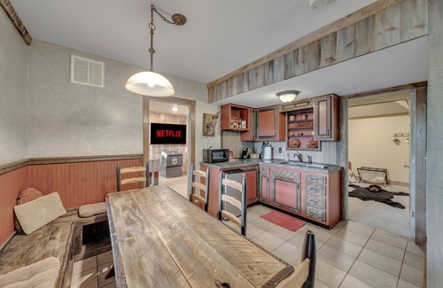 Hiawassee Casa | LAKE CHATUGE, Your own private resort, 9 Bdrm, Pickleball, Pool, Boat Rental