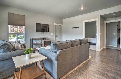 Manson Condominio | ¡NUEVO! Condominio en el lago Chelan con piscina infinita.