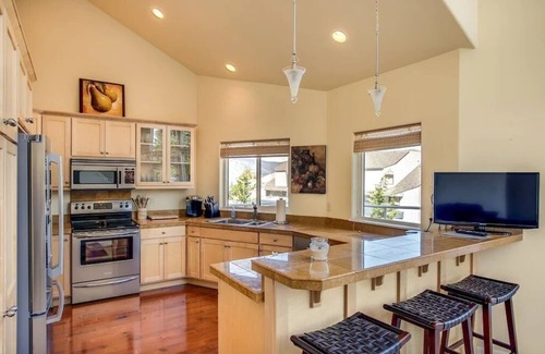 Chelan Casa | Lake Chelan Waterfront Resort Home- Pool, Boat -STR-0290