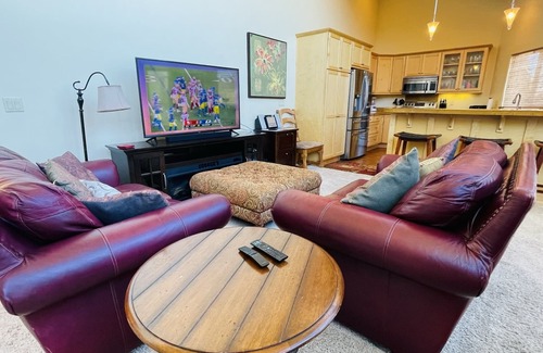 Chelan Casa | Lake Chelan Waterfront Resort Home- Pool, Boat -STR-0290