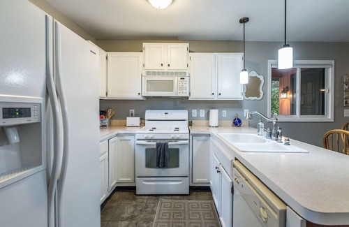 Howell Cabaña | Lake Chemung Cottage near Crystal Gardens