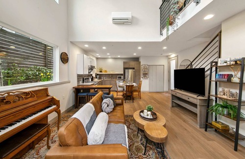 Fremont Casa | Lake & City View Modern Retreat w AC