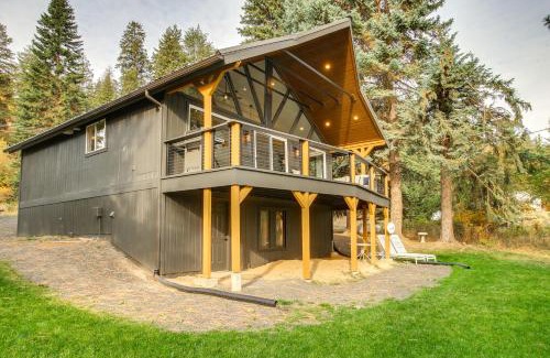 Worley Casa | Lake Coeur dAlene Cabin with Boat Slip in Worley!