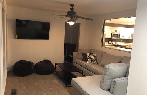 Bronston Condominio | Lake Condo by Pool & Courts - Perfect for Relaxation & Play!
