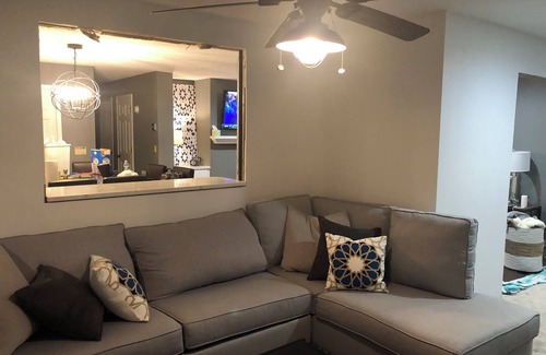Bronston Condominio | Lake Condo by Pool & Courts - Perfect for Relaxation & Play!