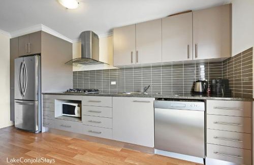 Lake Conjola Casa | Lake Conjola, Deepwater resort - Cabin 17