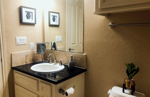Seven Coves Condominio | Lake Conroe Waterfront Suite 205