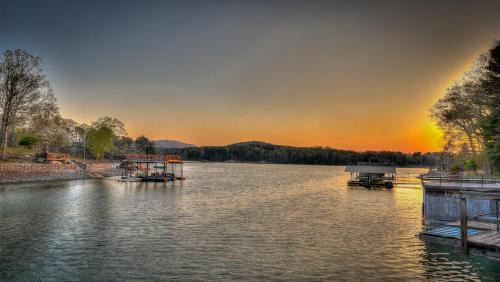 Morganton Casa | Lake Cove Oasis