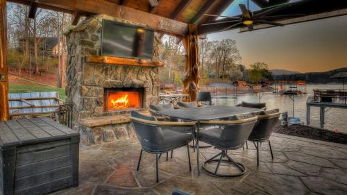 Morganton Casa | Lake Cove Oasis