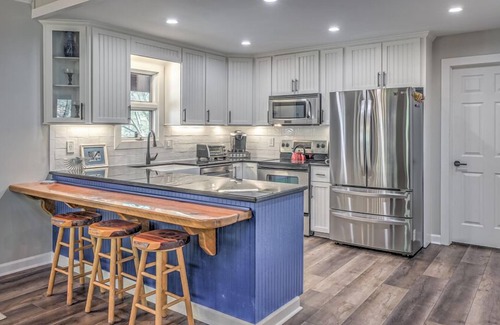 Morganton Cabina | Lake Cove Oasis - Waterfront on Lake Blue Ridge | Private Yard and Dock | Pet Friendly
