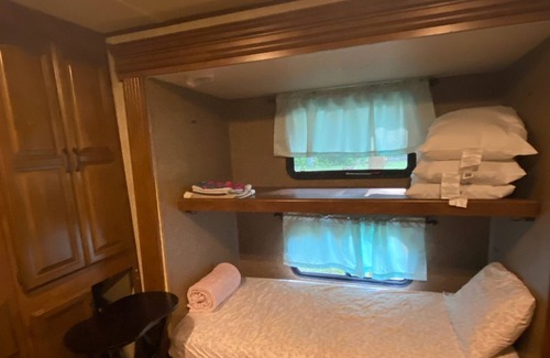 Nancy Alquiler De RV | Lake Cumberland Camper Rental, 2 miles from Wolf Creek Marina