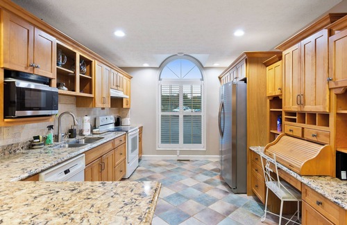 Burnside Casa | LAKE CUMBERLAND KY Lakefront Home