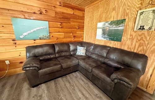 Russell Springs Cabina | Lake Cumberland Marina-Cabin 103