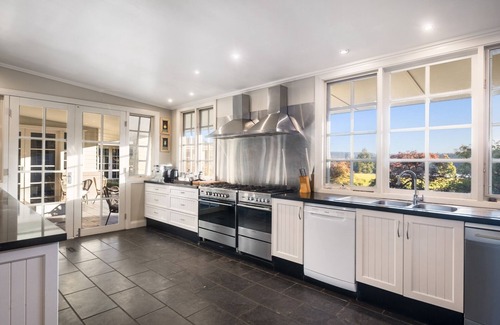 Kangaroo Valley Casa | Lake David Luxury Lakehouse-"Winter Special" stay 2 nights get 3rd Night 50% Off
