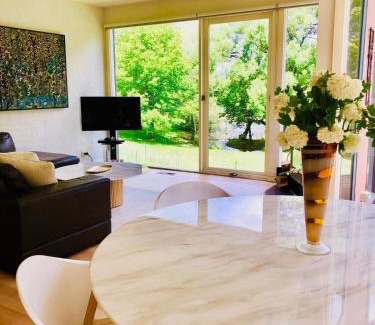 Daylesford Villa | Lake Daylesford Villa2 Lake frontage pet friendly