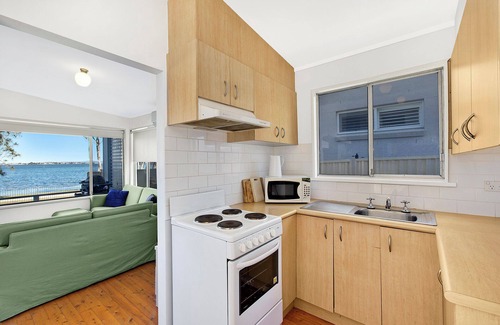 Buff Point Apartamento | Lake Edge Cottage -