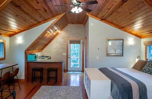 Shorewood-Tower Hills-Harbert Cabina | Lake Effect Hideaway at Warren Dunes
