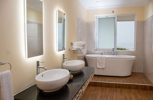 Nakuru Cabina | Lake Elementaita Mountain Lodge