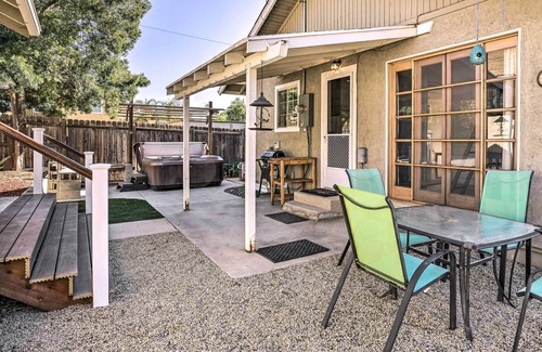 Lake Elsinore Cabaña | Lake Elsinore Escape: Walk to Beach & Main St!