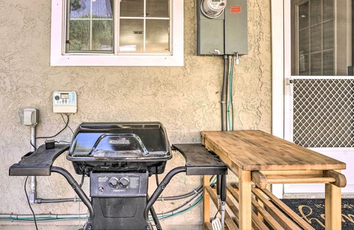 Lake Elsinore Cabaña | Lake Elsinore Escape: Walk to Beach & Main St!
