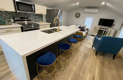 Port Dover Apartamento | Lake Erie Lux Condo w/ Deck, Patio & private Beach (Aquamarine)