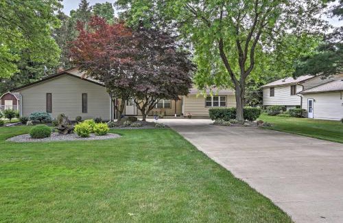 Amherst Apartamento | Lake Erie Unit with Fire Pit 30 Mi to Cedar Point!