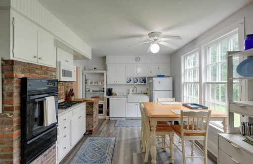 Brocton Apartamento | Lake Erie Views: Perfect for Traveling Nurses!