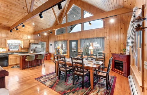 Rangeley Casa | Lake Escape; Sleeps12, hottub, gameroom & UTV, Direct Snowmobile