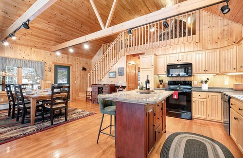 Rangeley Casa | Lake Escape; Sleeps12, hottub, gameroom & UTV, Direct Snowmobile
