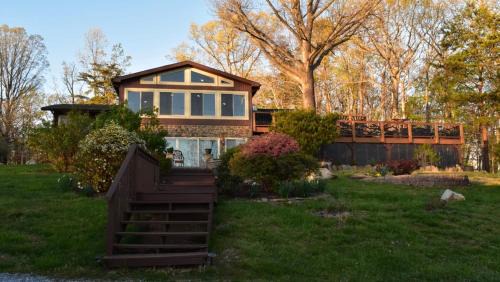 Huddleston Casa | Lake Escape To An Elegant 4 Br Home