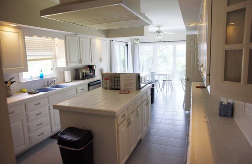 Gallatin Casa | Lake estate on Old Hickory with pool and hot tub, convenient to Nashville