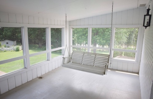 Gallatin Casa | Lake estate on Old Hickory with pool and hot tub, convenient to Nashville