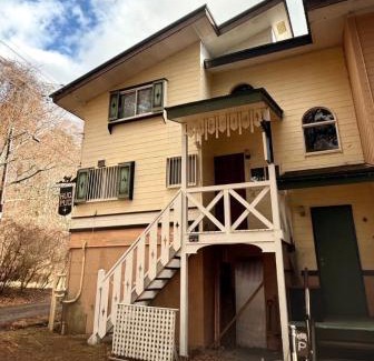 Yamanakako Casa | LAKE FOREST hug pug