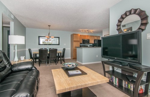 Brandon Condominio | Frente al lago - 1 dormitorio w / a den 1 baño