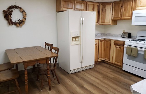 Unity Apartamento | Lake front 2 bedroom apartment located on Unity Pond. Great for Bass fishing.