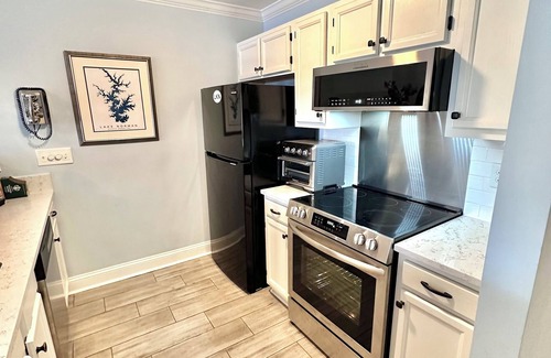 Cornelius Condominio | Lake front 2Bedroom & 2bath condo