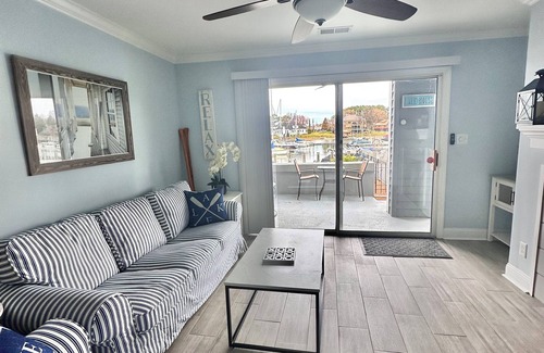 Cornelius Condominio | Lake front 2Bedroom & 2bath condo