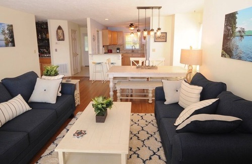 Hardy Casa | LAKE FRONT, 3 DORMITORIOS, 3 1/2 BAÑO, 3 DECK, 2 CHIMENEA, 2 JACUZZI, 4 KAYAK, WIFI