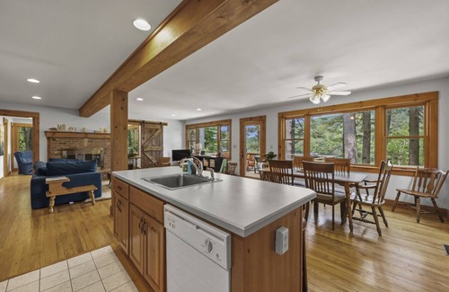 Monterey Casa | - Lake Front 4 Bdr w/ Fast Internet! -