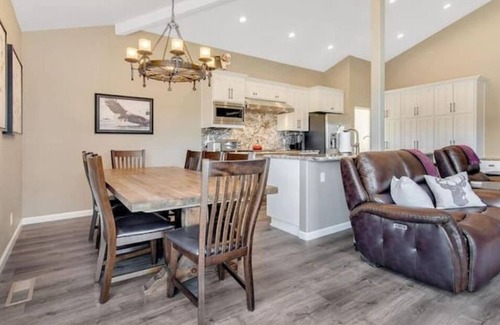 Oak Shores Casa | Lake Front at the Dragon w/ Dock