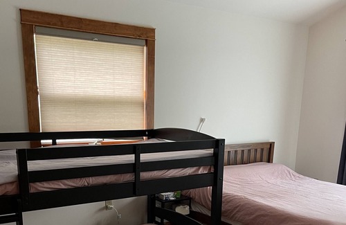 Greentown Casa | Lake Front Big Wally Lake (Wallenpaupack) Motor Boat, Cozy Stay for All Seasons