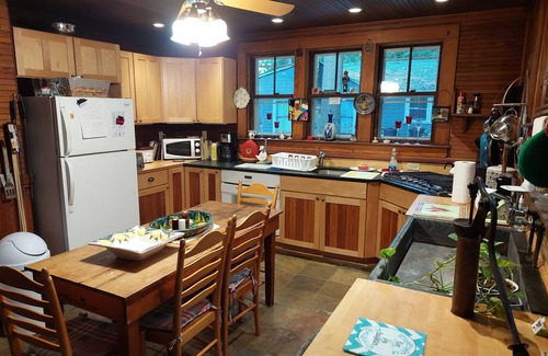Swanzey Casa | Lake Front Bldg. Friendly Secluded/Wooded w. 6 Bedrms